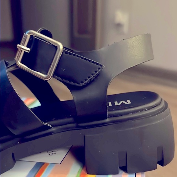 MIA Kids Girls 6 M / 5 M Black Havian Malta Leather Strap Buckle/Self Closure - Picture 3 of 11